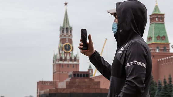 Путин подписал закон об эксперименте по регистрации мигрантов через приложение
