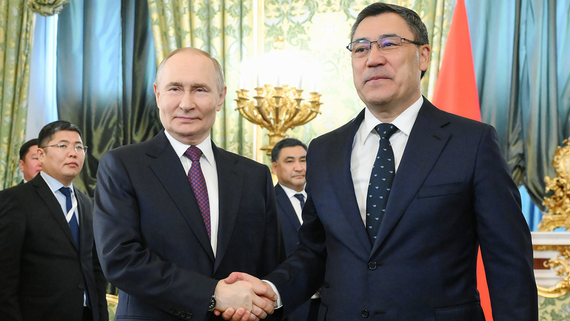 Путин поблагодарил Жапарова за особый статус русского языка в Киргизии