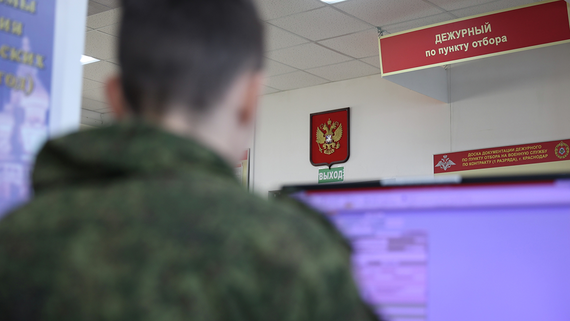 Медведев: в воинские части за полгода прибыли более 210 000 контрактников