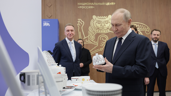 Путин осмотрел выставку участников конкурса российских брендов «Знай наших»