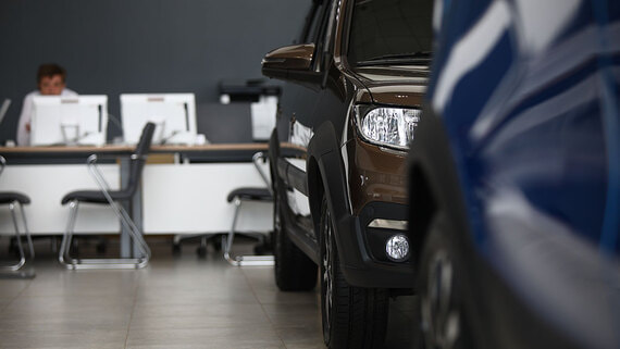 Продажи новых автомобилей в первом полугодии снизились на 28%