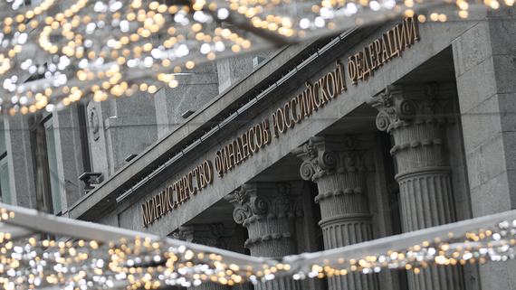 Минфин вернулся к продаже валюты и золота
