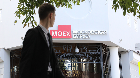 В июне на Мосбирже размещено почти 100 новых выпусков облигаций