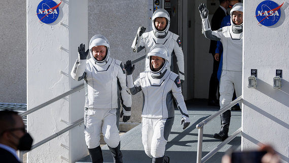 NASA перенесло запуск Crew Dragon с международным экипажем на МКС из-за погоды
