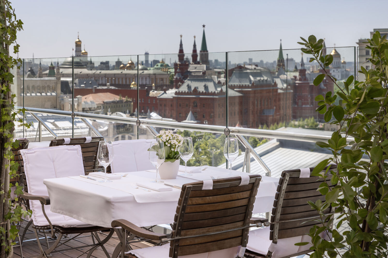 С видом на историю: терраса бара «Консерватория» как идеальная декорация