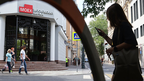 Физлица в июле вложили в ценные бумаги на Мосбирже более 230 млрд рублей