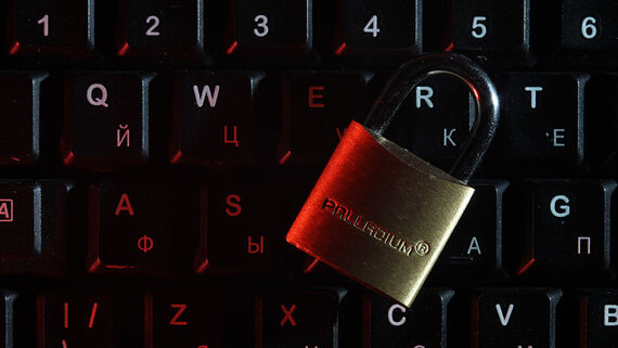 В МВД предупредили о спрятанных в пиратских фильмах мошеннических ссылках