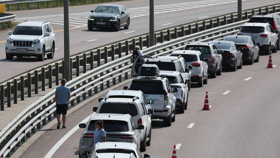Очередь на Крымском мосту сократилась до 2000 автомобилей