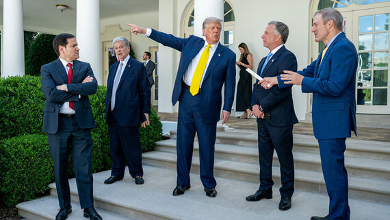 FT: у Трампа нет опытных профильных экспертов перед переговорами с Путиным