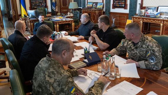 Politico: США попросили Киев реально оценить свои силы перед саммитом на Аляске