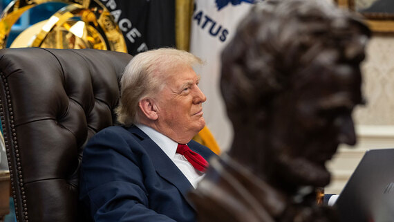 Трамп объявил о переговорах с лидерами ЕС