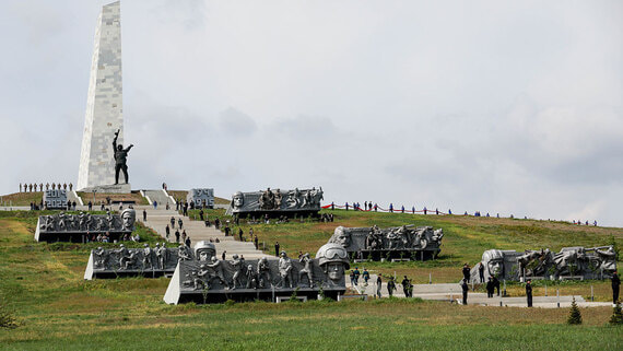ЦБ выпустил 50-рублевую памятную монету с изображением Саур-Могилы
