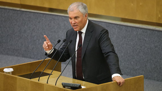 Володин предложил запретить релокантам работать в госструктурах