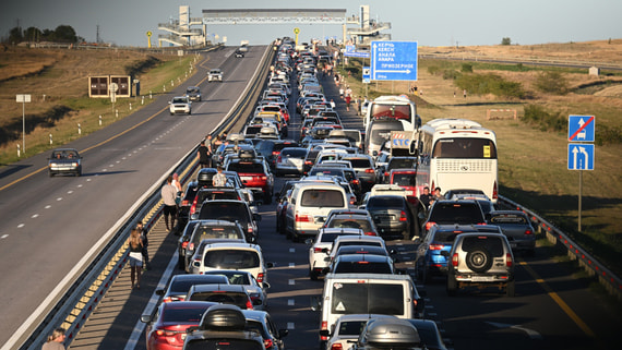 На Крымском мосту временно перекрыли движение автотранспорта