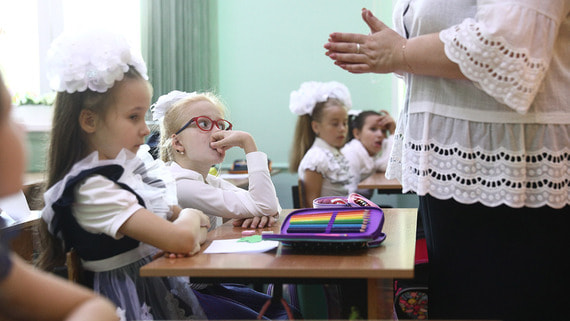 В Москве с 1 сентября повысят оклады и зарплату педагогов