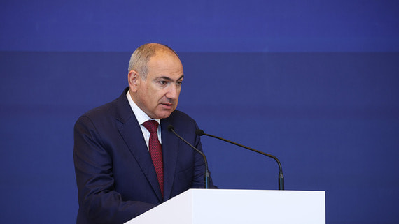 Пашинян анонсировал встречу с Путиным и визит в Россию