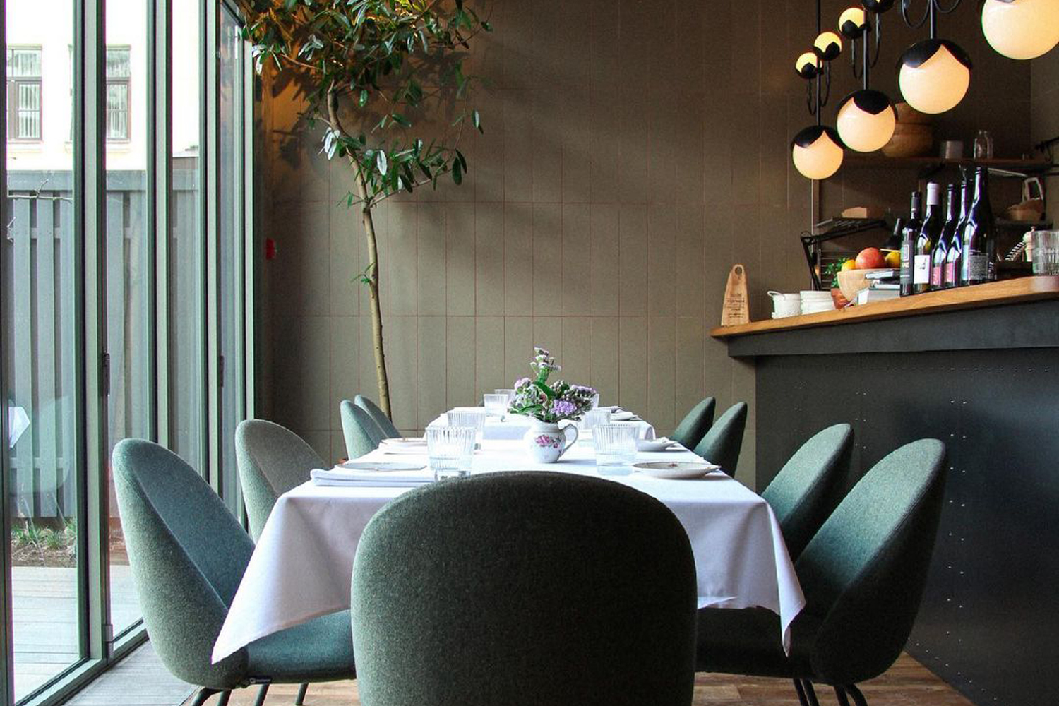 15 ресторанов Петербурга для последних летних выходных в Северной столице