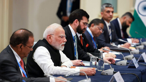 Моди призвал искать пути для завершения конфликта на Украине