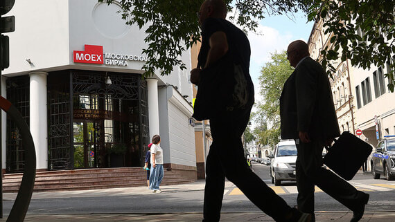 Объем операций с запуска торгов по выходным на Мосбирже превысил 442 млрд рублей