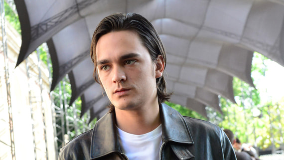 Младший сын Алена Делона намерен оспорить завещание актера в суде