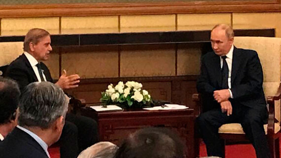 Путин в Пекине проводит встречу с премьер-министром Пакистана Шарифом