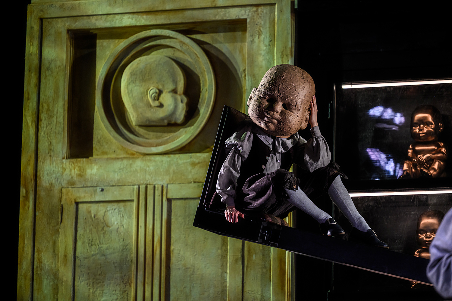 Дорогое удовольствие: оправдывает ли новая «Кабала святош» в МХТ с Хабенским и Цискаридзе ажиотаж и цены?