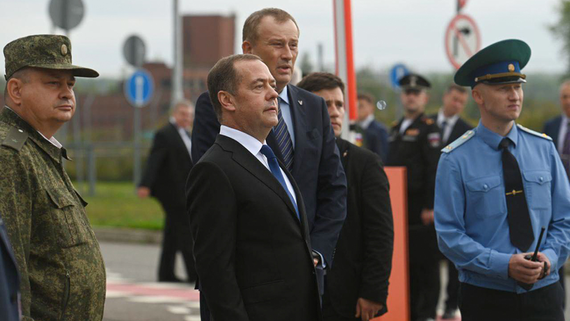 Медведев посетил пункт пропуска на границе России и Финляндии