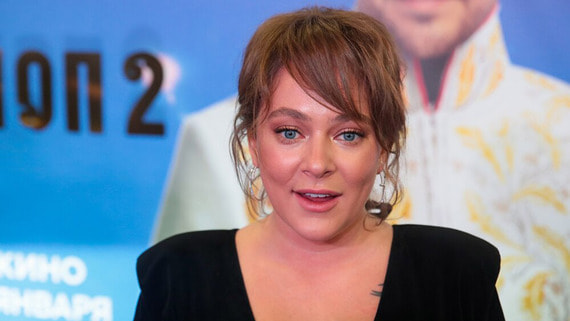 Актрису Аглаю Тарасову доставили в суд по делу о контрабанде наркотиков