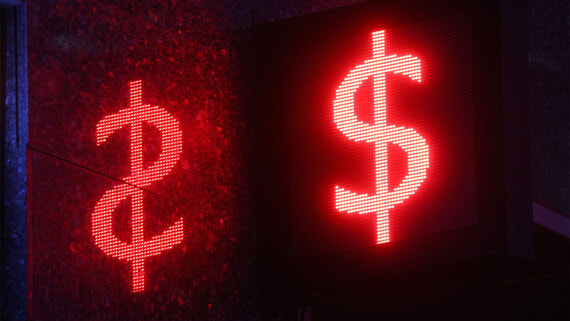 Доллар на межбанке поднялся выше 82 рублей, евро превысил 96 рублей