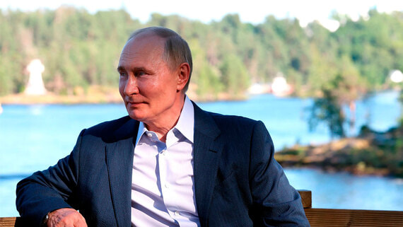 Песков: Путин старается провести день рождения с семьей