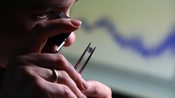 Путин поручил с 2026 года ввести в оборот сырьевые товары с драгметаллами