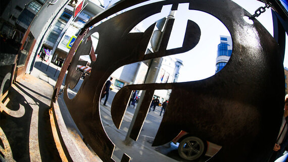 ЦБ снизил курс доллара до 83,61 рубля