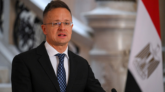 Сийярто предположил, что Зеленский «сходит с ума»