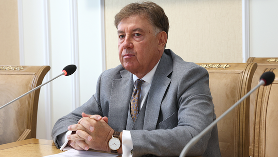 Судья Верховного суда Момотов ушел в отставку для защиты своего имени