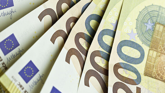 Politico: в ЕК хотят дать Киеву кредит на 140 млрд евро за счет активов россиян