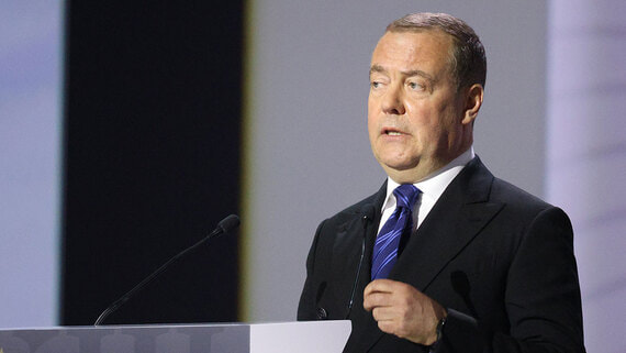 Медведев допустил войну с Европой из-за «отмороженных идиотов»