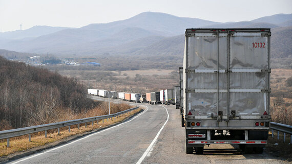 В Казахстане опровергли скопление грузовиков на границе с РФ