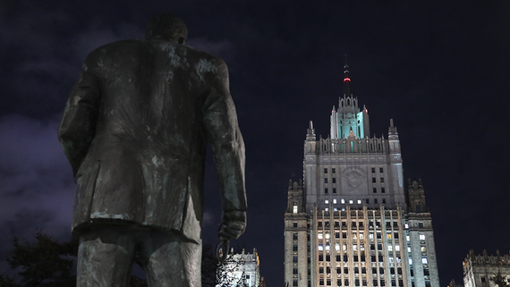 Представитель госдепа Питер Андреоли прилетел с визитом в Москву