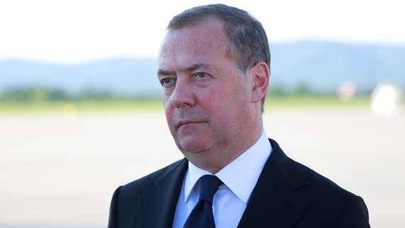 Медведев прибыл в Пхеньян на празднование 80-летия Трудовой партии Кореи