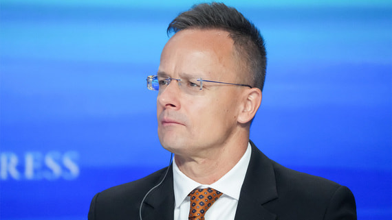 Сийярто: Венгрия не может и не будет отказываться от российских нефти и газа