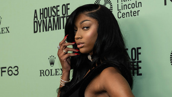 В показе Victoria's Secret впервые приняла участие профессиональная спортсменка