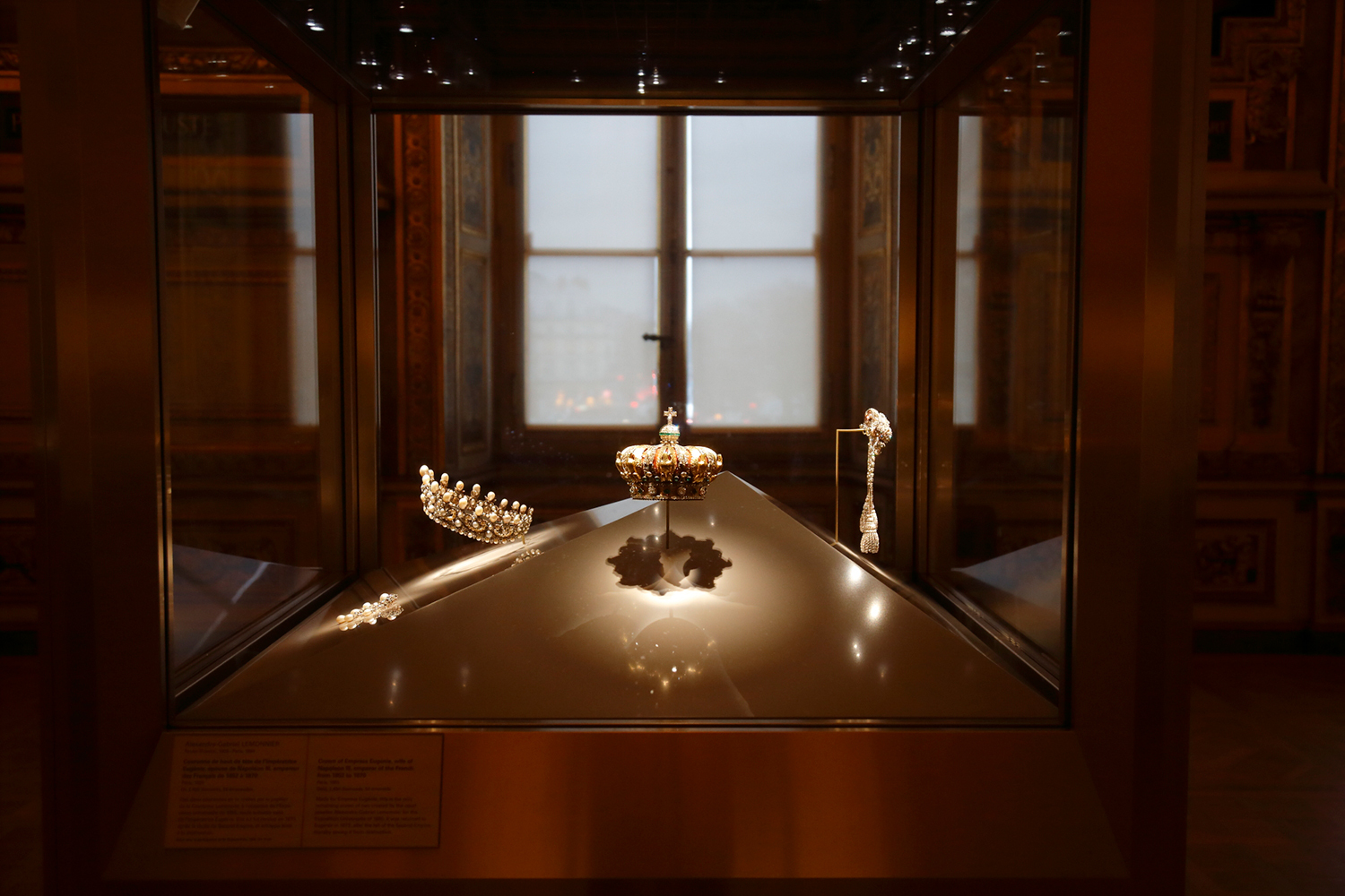 Все о похищенных драгоценностях из коллекции парижского Лувра