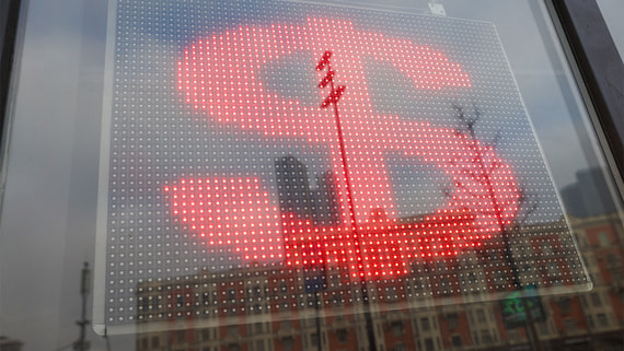 Внебиржевой курс доллара поднялся выше 82 рублей