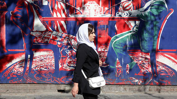 Reuters: экономика Ирана балансирует между гиперинфляцией и рецессией
