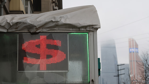 ЦБ повысил официальный курс доллара до 79,82 рубля