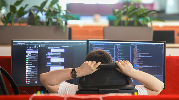 Больше половины уволенных IT-специалистов попали под сокращение