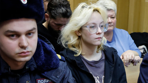 Уличную певицу из Петербурга вновь арестовали на 13 суток