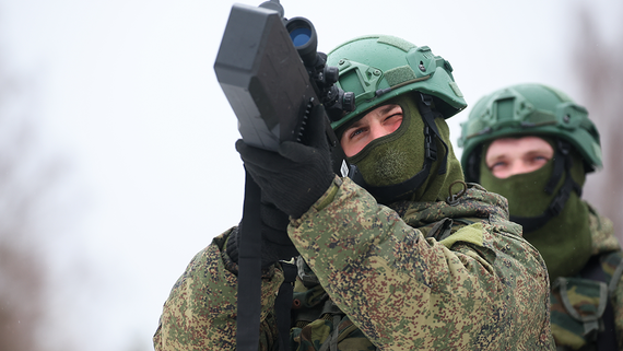 Путин подписал указ о соцгарантиях операторам РЭБ в новых регионах