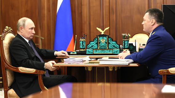 Путин поздравил Краснова с Днем работника суда