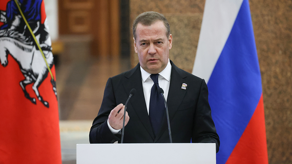 Медведев: Россия задумалась о ядерных испытаниях из-за действий США